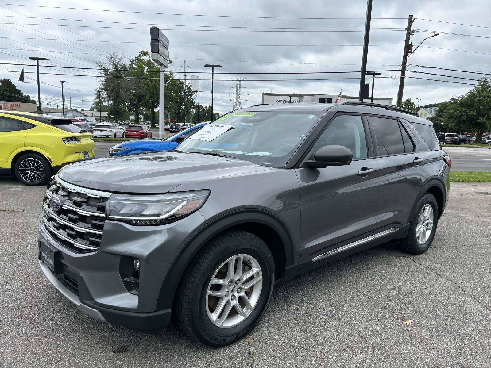 Used 2025 Ford Explorer Active w/ Active Comfort Package RWD image 9