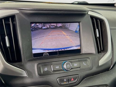 Used 2024 GMC Terrain SLE image 13