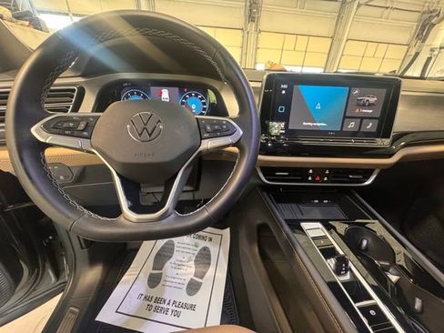 Used 2025 Volkswagen Atlas Cross Sport SE FWD image 16
