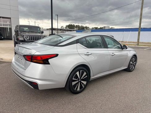 Used 2022 Nissan Altima 2.5 SV FWD image 8