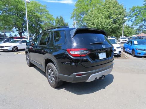 Used 2024 Honda Pilot TrailSport image 4