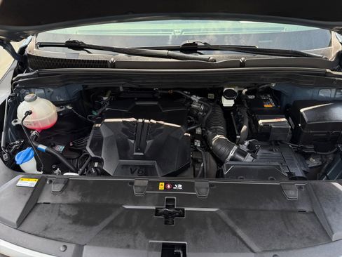 Used 2024 Kia Carnival EX FWD image 24