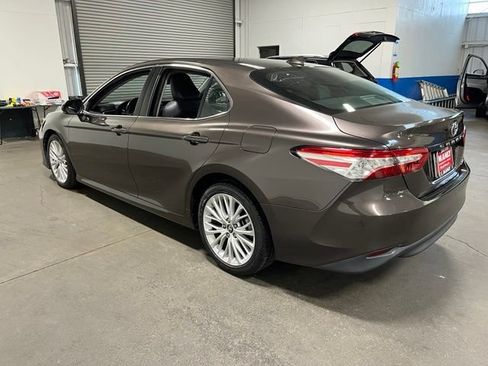 Used 2018 Toyota Camry XLE w/ Audio Package FWD image 5