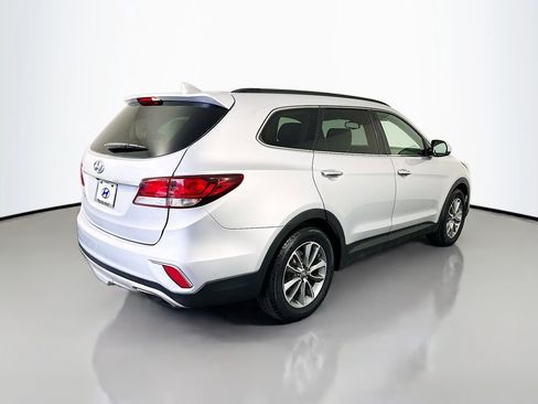 Used 2017 Hyundai Santa Fe SE image 5
