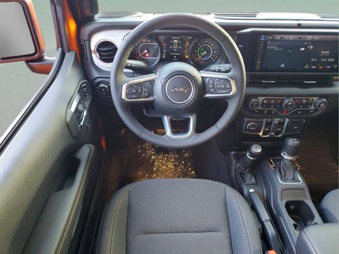 New 2025 Jeep Wrangler Sahara w/ Technology Group AWD/4WD image 24