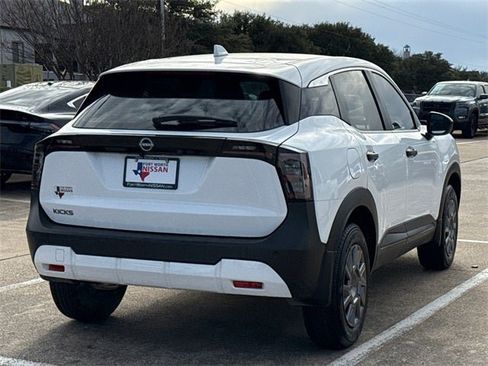 Used 2025 Nissan Kicks S image 9
