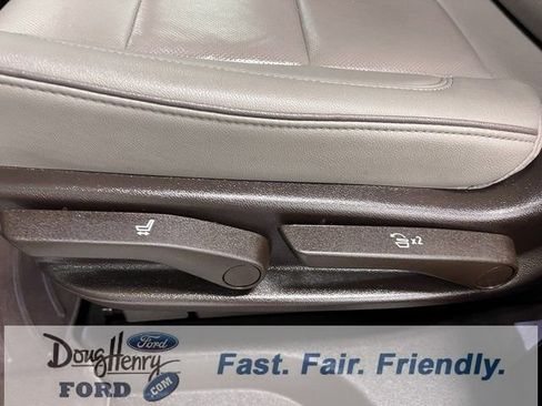 Used 2022 GMC Yukon SLT w/ SLT Premium Package image 31