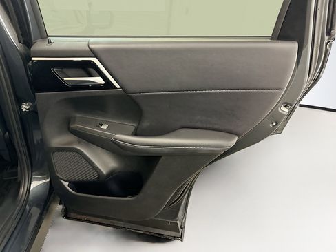 Used 2024 Mitsubishi Outlander SE image 32