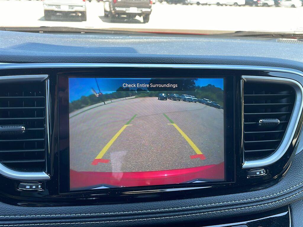 Used 2026 Chrysler Pacifica Limited w/ S Appearance Package FWD image 10
