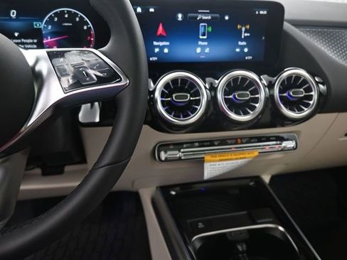 New 2025 Mercedes-Benz GLA 250 image 2