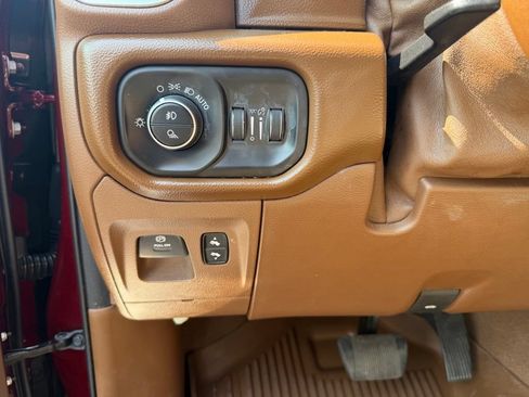 Used 2019 RAM 1500 Laramie AWD/4WD image 29