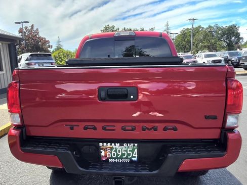 Used 2017 Toyota Tacoma TRD Sport w/ Tow Package (A/T) AWD/4WD image 6