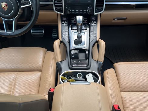 Used 2018 Porsche Cayenne S w/ Premium Package Plus AWD/4WD image 19