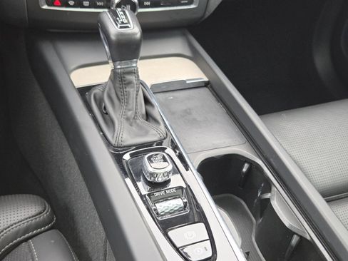 Used 2021 Volvo XC60 T6 Inscription w/ Protection Package Premier image 31