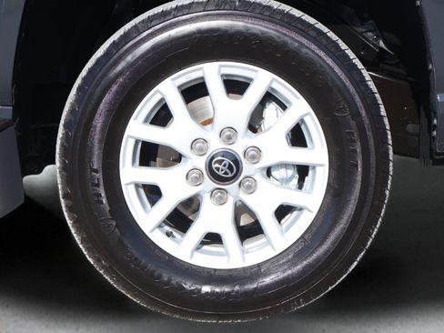 Used 2025 Toyota Tacoma SR5 image 27