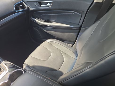 Used 2018 Ford Edge Titanium w/ Equipment Group 302A AWD/4WD image 16
