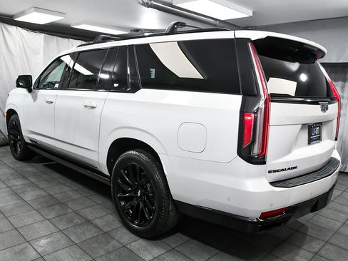 Used 2023 Cadillac Escalade ESV Sport Platinum w/ LPO, ONYX Package AWD/4WD image 4