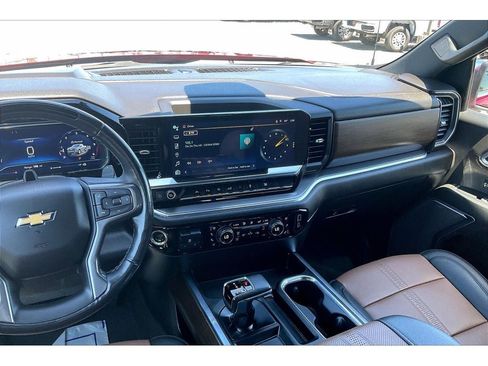 Used 2024 Chevrolet Silverado 1500 High Country AWD/4WD image 7