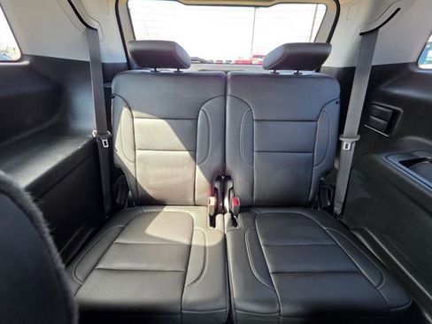 Used 2023 GMC Acadia SLT w/ Technology Package image 17