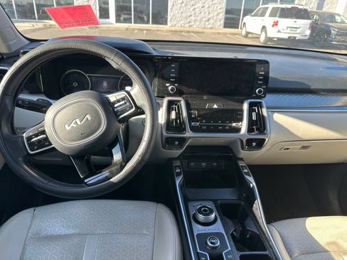 Used 2022 Kia Sorento S FWD image 16