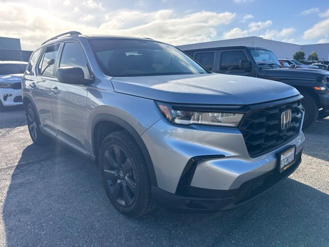 Used 2025 Honda Pilot Sport image 3