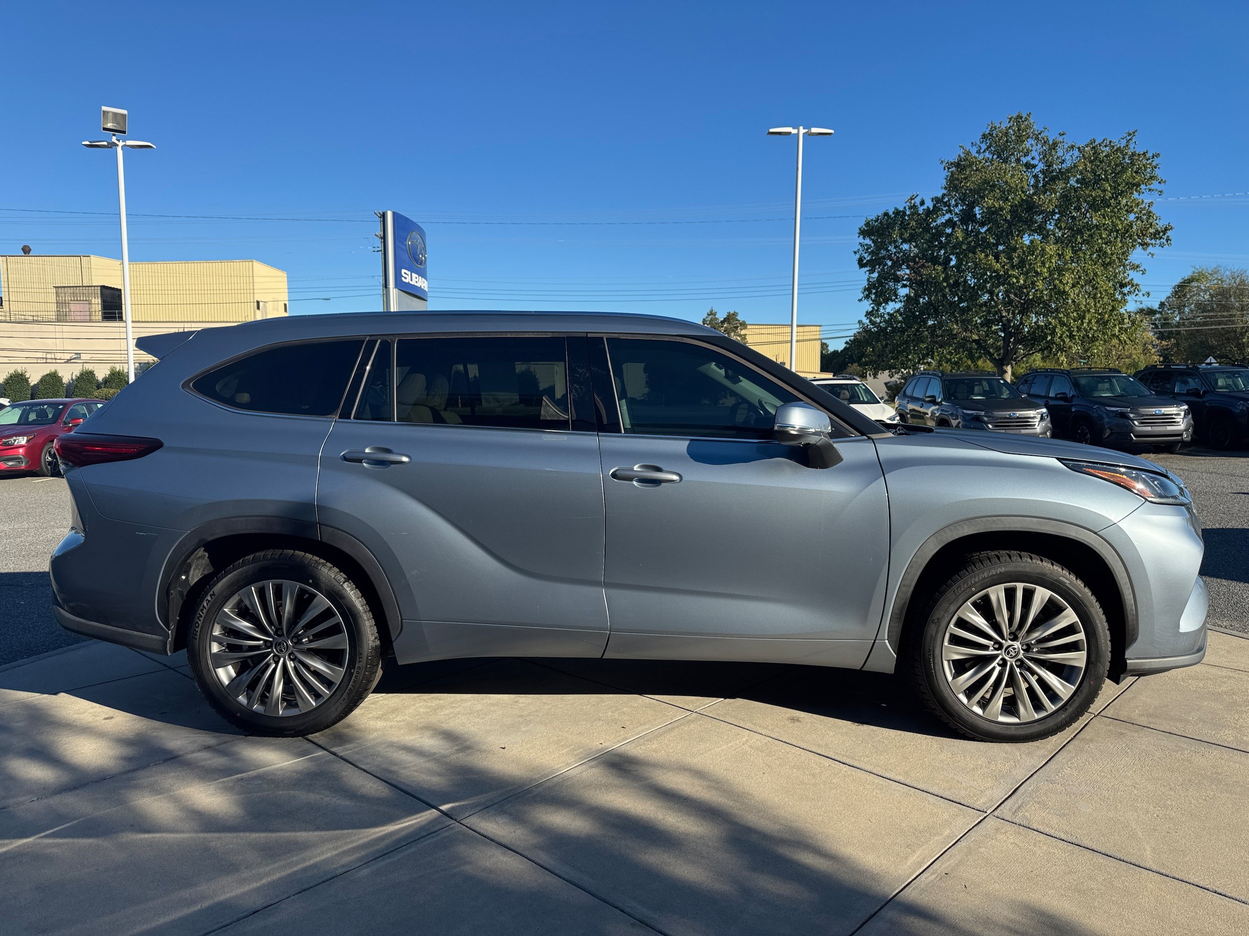 Used 2020 Toyota Highlander Platinum FWD image 5