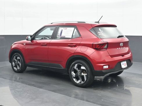 Used 2023 Hyundai Venue Limited image 4