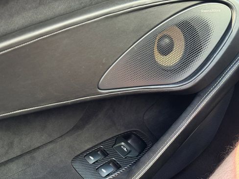 Used 2017 McLaren 570S image 22