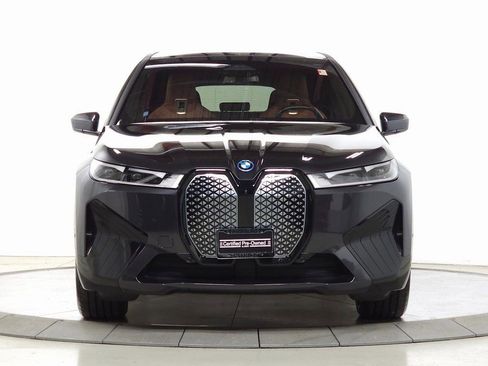 Used 2023 BMW iX xDrive50 w/ Premium Package image 2