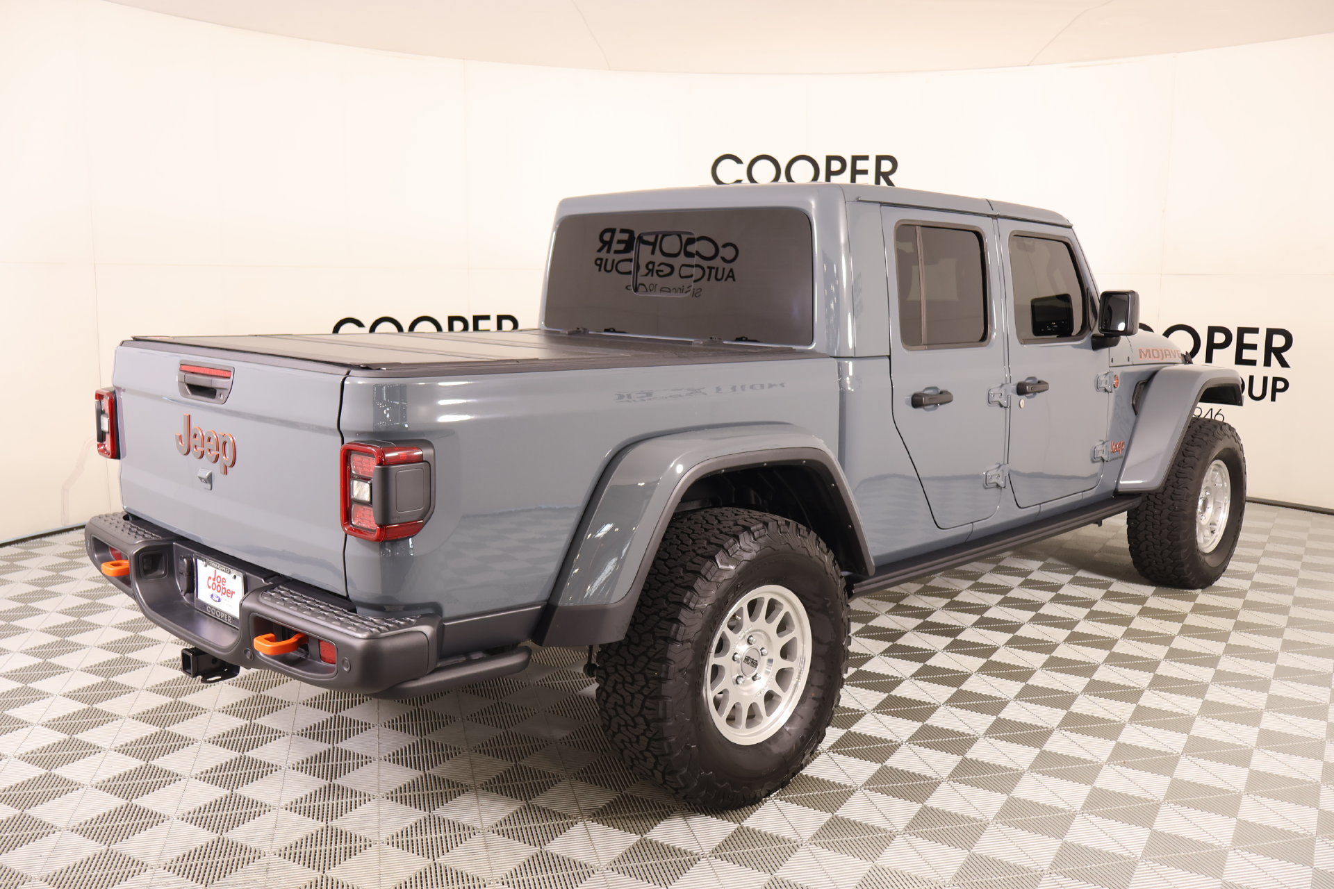 Used 2025 Jeep Gladiator Mojave w/ Steel Bumper Group AWD/4WD image 19