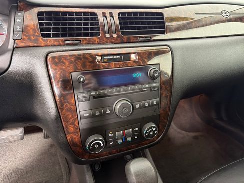 Used 2015 Chevrolet Impala LTZ FWD image 15