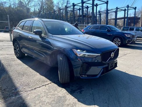 Used 2025 Volvo XC60 B5 Plus image 4