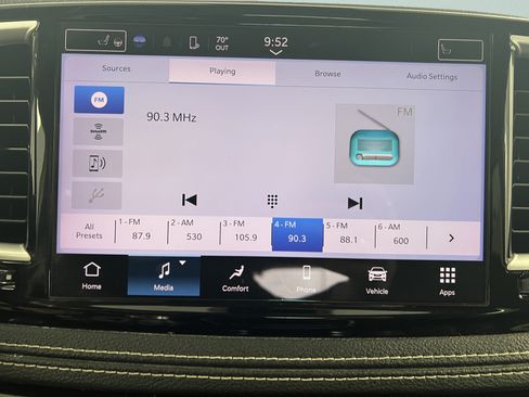 Used 2023 Chrysler Pacifica Touring-L FWD image 19