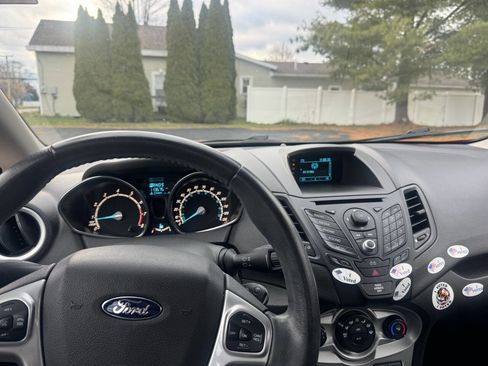 Used 2014 Ford Fiesta SE image 8