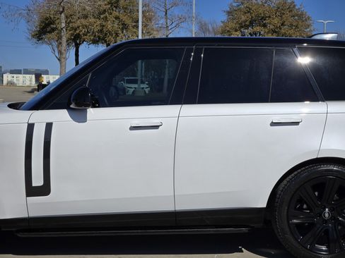 Used 2023 Land Rover Range Rover SE image 12