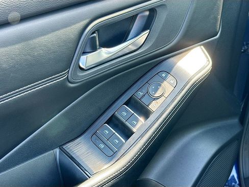 Certified 2024 Nissan Rogue SL FWD image 22