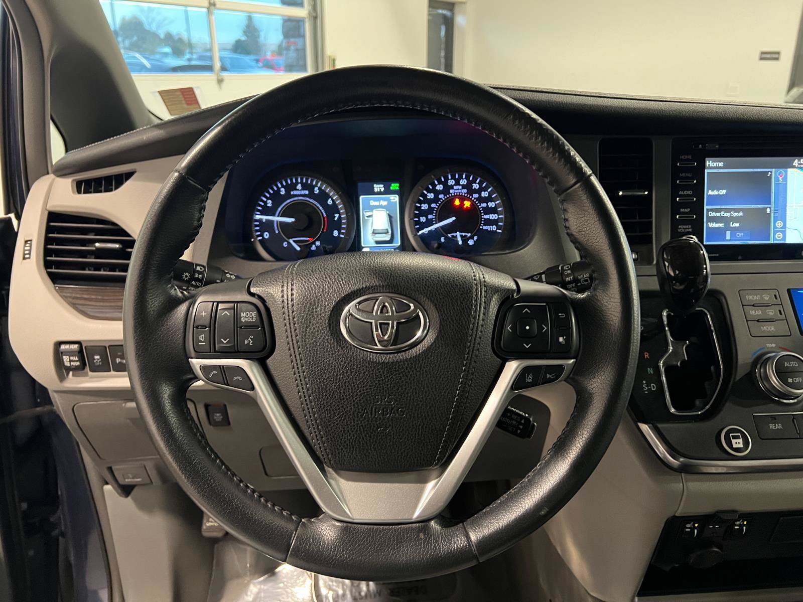 Used 2018 Toyota Sienna XLE w/ XLE Navigation Package FWD image 11