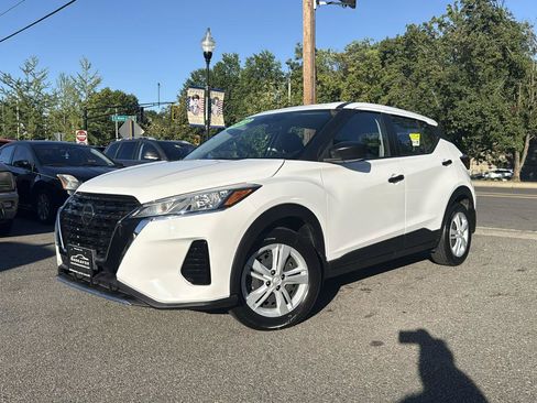 Used 2022 Nissan Kicks S FWD image 3