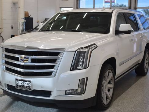 Used 2017 Cadillac Escalade ESV Premium Luxury AWD/4WD image 9
