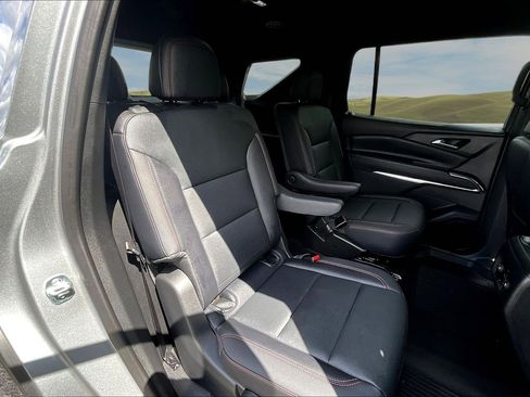 Used 2025 Chevrolet Traverse Z71 w/ LPO, Floor Liner Package AWD/4WD image 16