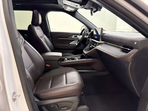Certified 2025 Ford Explorer Platinum w/ LUX Leather Package AWD/4WD image 25