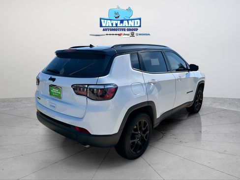 Certified 2022 Jeep Compass Latitude w/ Sun and Sound Group AWD/4WD image 5