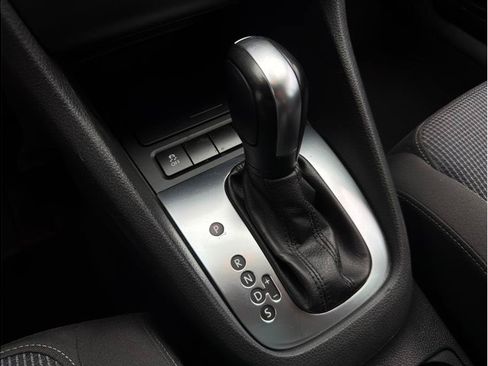 Used 2013 Volkswagen Golf 4-Door FWD image 17