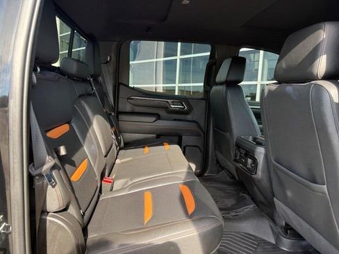 Used 2023 GMC Sierra 1500 AT4 w/ AT4 Preferred Package AWD/4WD image 12