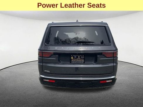 Used 2025 Jeep Wagoneer 4WD w/ Premium Group I image 12