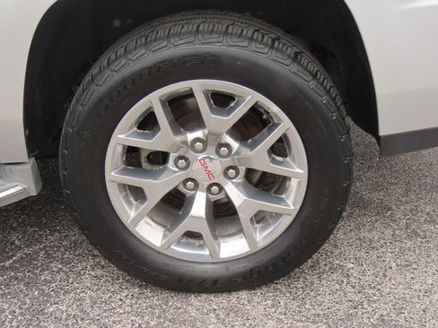 Used 2015 GMC Yukon SLT w/ Open Road Package RWD image 18