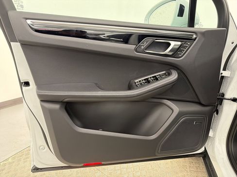 New 2026 Porsche Macan image 20