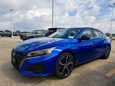 Used 2025 Nissan Altima 2.5 SR image 1