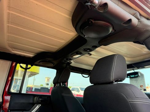Used 2014 Jeep Wrangler Unlimited Sahara w/ Connectivity Group AWD/4WD image 12