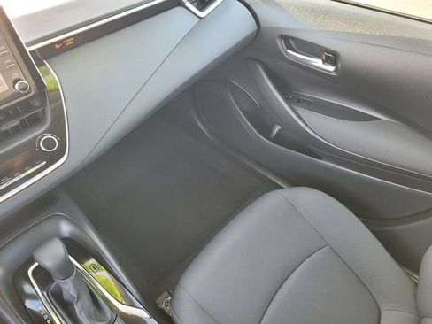 Used 2020 Toyota Corolla LE FWD image 12